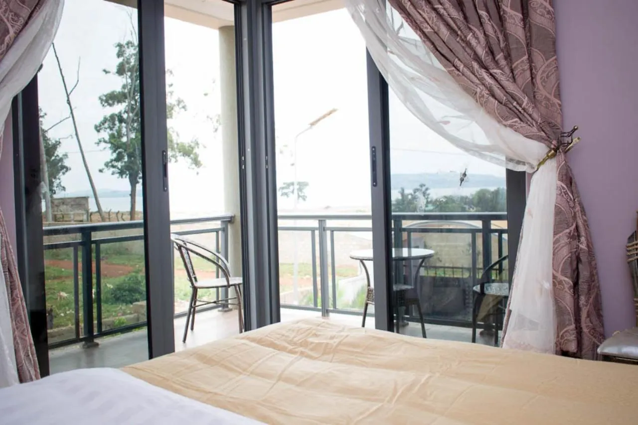 Century Lakeview Apartments - Jinja